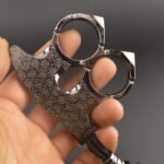 Metal two-finger fist buckle